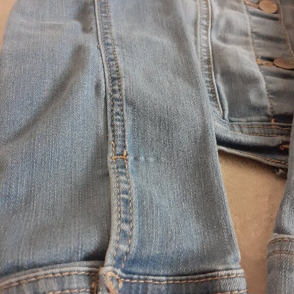 The Children's Place Girl's Size Medium (7/8) Light Wash Denim Jean Jacket - Picture 7 of 11